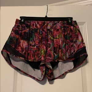 Lululemon Pink and Black patterned Hotty Hot
Shorts, Sz 8, GUC, 2.5in inseam